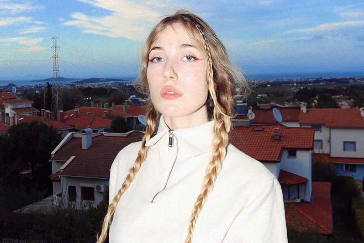 Güneş (Şarkıcı) Menajerlik